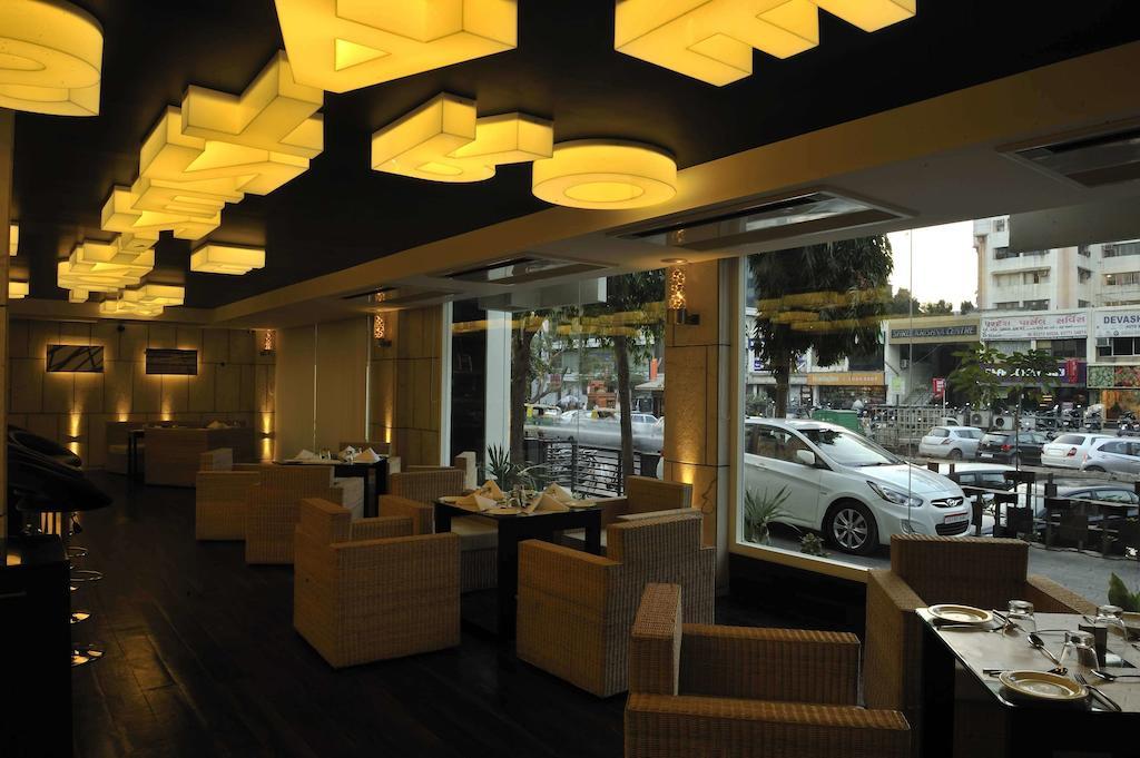 Hotel El Dorado Ahmedabad Exterior photo