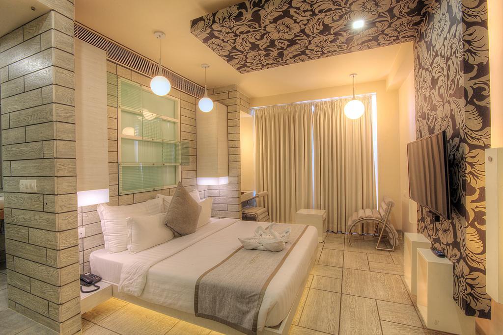 Hotel El Dorado Ahmedabad Exterior photo