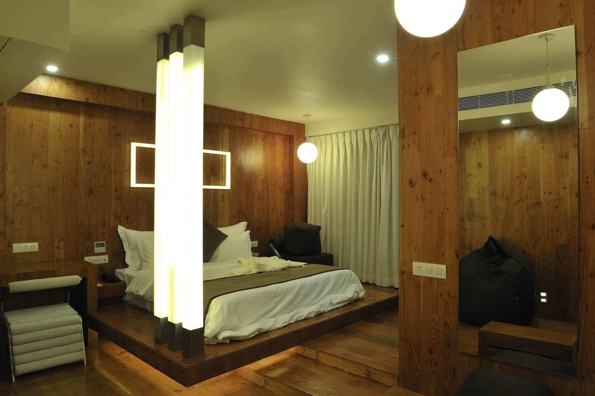 Hotel El Dorado Ahmedabad Exterior photo