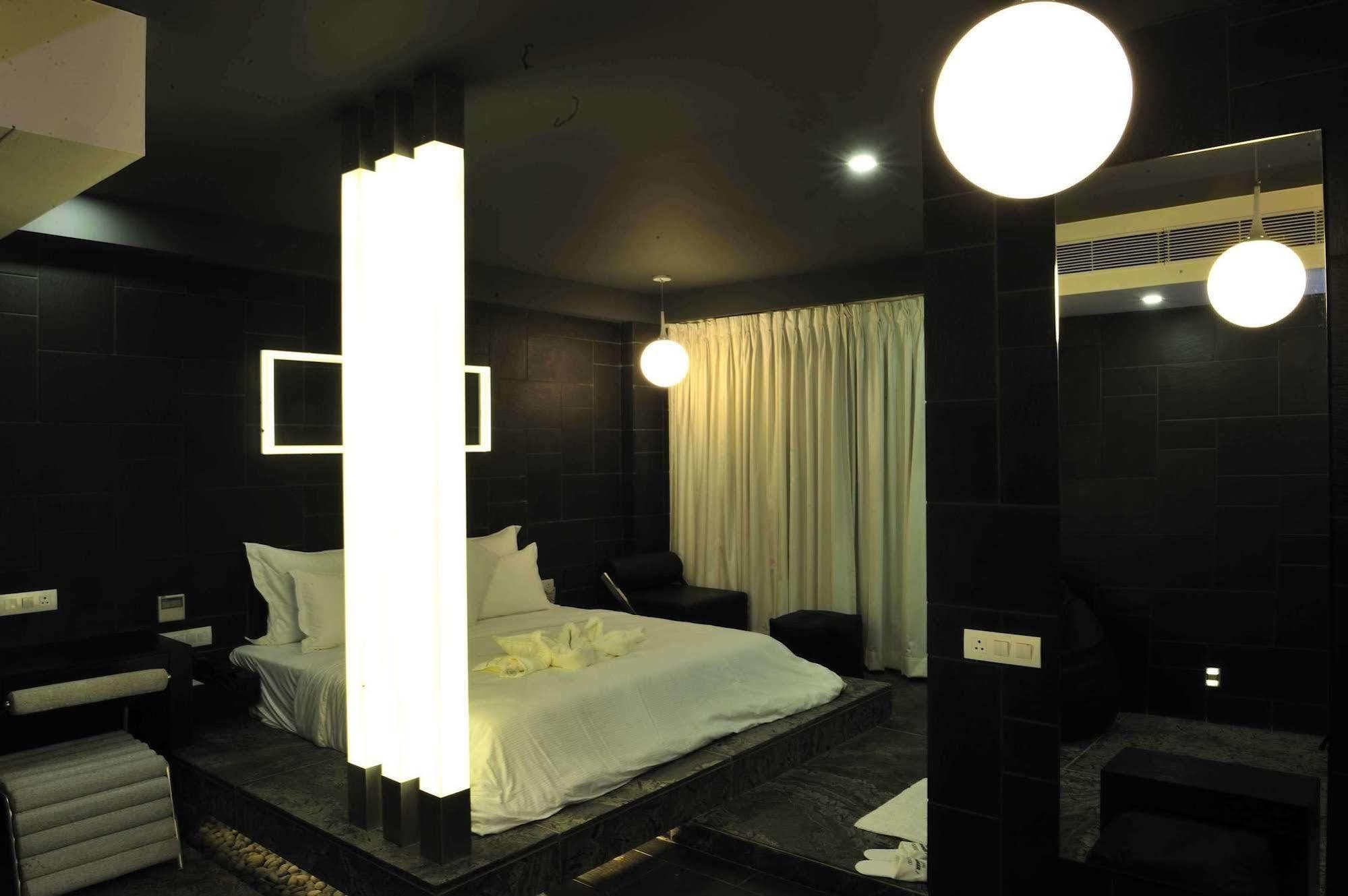 Hotel El Dorado Ahmedabad Exterior photo